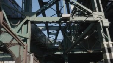 Queens, New York 'tan geçen metronun el kamerasıyla çekilmiş görüntüleri..