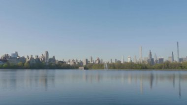 Bir bahar sabahı New York Citys Washington Square Park 'ın çekimleri