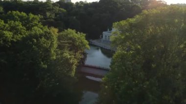 Sıcak bir yaz sabahı Brooklyn, New York 'ta çekildi..