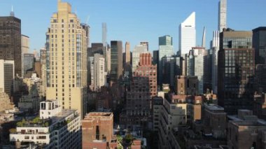 Sıcak bir yaz sabahı Midtown East 'te 4K' de çekilmiş..