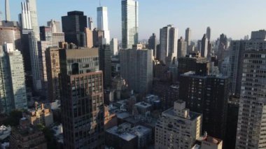 Sıcak bir yaz sabahı Midtown East 'te 4K' de çekilmiş..
