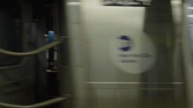 Queens 'ten kalkan bir tren. Gün batımında Astoria 'da çekildi..