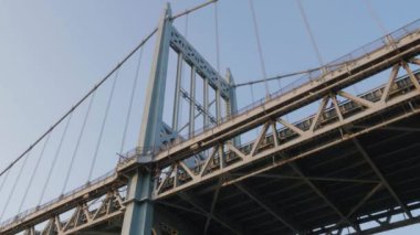 Robert F. Kennedy Köprüsü 'nün çekimleri yapılıyor. Queens, New York 'ta bir yaz öğleden sonrasında çekildi..