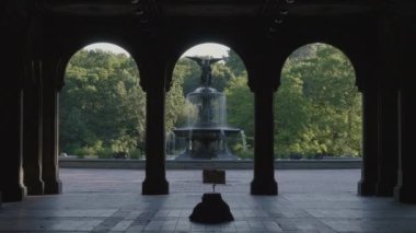 Central Park 'ın Bethesda Terası Bir yaz sabahı