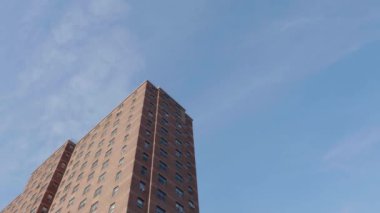 Brooklyn Halk Konutları Projesi 'nin zaman aşımı. Bir yaz öğleden sonra 4K 'da çekilmiş..