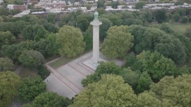 Fort Greene Parkı 'nın bulutlu bir sabahki hava görüntüsü. Yazın Brooklyn, New York 'ta çekilmiş..