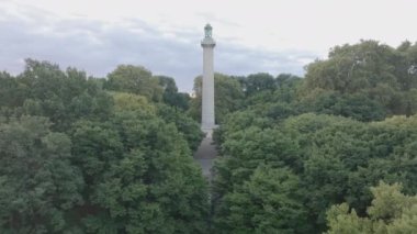 Fort Greene Parkı 'nın bulutlu bir sabahki hava görüntüsü. Yazın Brooklyn, New York 'ta çekilmiş..