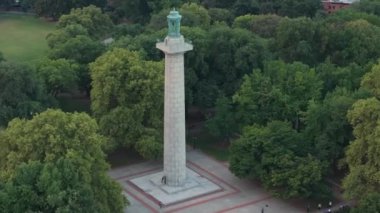 Fort Greene Parkı 'nın bulutlu bir sabahki hava görüntüsü. Yazın Brooklyn, New York 'ta çekilmiş..