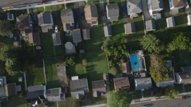 Binghamton, New York 'taki evlerin havadan görünüşü. Bir yaz akşamı batı yakasında vuruldu..