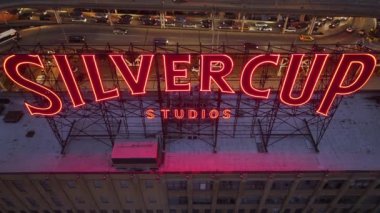 Geceleri Queens Long Island 'daki Silvercup Stüdyolarının hava manzarası