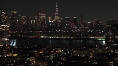 Manhattan, Finansal Bölge, Dünya Ticaret Merkezi ve Doğu Nehri 'nin insansız hava aracı görüntüleri.