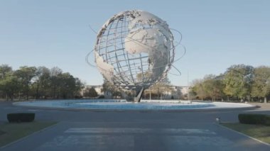 Flushing Meadows Unisphere 'in çekimleri yapılıyor. Queens, New York 'ta bir sonbahar sabahı çekildi..