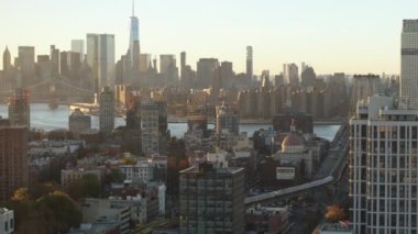 Alacakaranlıkta New York 'un hava manzarası. Williamsburg, Brooklyn 'de çekilmiş..