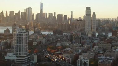 Alacakaranlıkta New York 'un hava manzarası. Williamsburg, Brooklyn 'de çekilmiş..