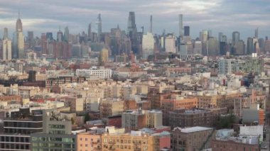 Bir kış sabahı New York şehrinin gökyüzü manzarası. Brooklyn 'de çekilmiş.