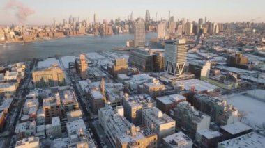 Williamsburg, Brooklyn 'in hava manzaralı bir kış sabahı. New York 'ta vuruldu..