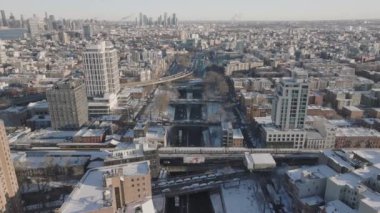 Williamsburg, Brooklyn 'in hava manzaralı bir kış sabahı. New York 'ta vuruldu..