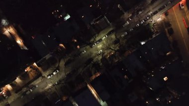 Brooklyn 'deki binaların havadan görüntüsü. Gece New York 'ta çekildi..