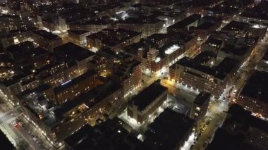 Geceleri Harlem sokaklarının hava manzarası. New York 'ta vuruldu.