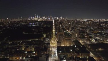 Geceleri Central Park ve New York 'un hava manzarası