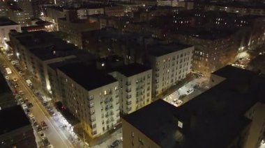 Geceleri Bronx sokaklarının hava manzarası. New York 'ta vuruldu.