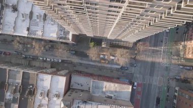 Manhattan, New York 'un Yukarı Doğu Yakası' ndaki gökdelen apartmanının hava manzarası..
