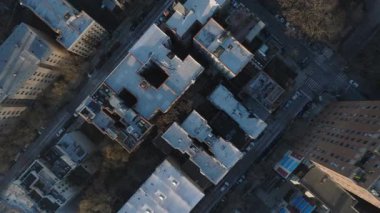 Manhattan 'ın Alfabe Şehri' ndeki yerleşim binalarının havadan görüntüsü. New York 'ta gün doğumunda çekilmiş..