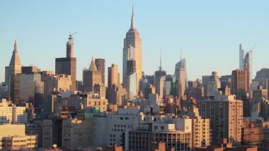 Empire State Binası 'nın havadan görünüşü. New York 'ta gün doğumunda çekilmiş..