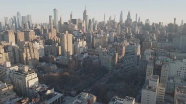 Stuyvesant Meydanı Parkı 'nın havadan görüntüsü. Manhattan 'ın göbeğinde gün doğumunda çekilmiş.