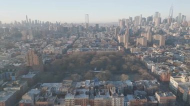 Gün doğumunda Tompkins Meydanı Parkı 'nın havadan görüntüsü. New York 'ta vuruldu..