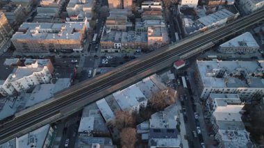 Brooklyn metro istasyonunun hava görüntüsü. New York 'ta alacakaranlıkta vuruldu..