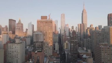 Empire State Binası 'nın havadan görünüşü. New York 'ta gün doğumunda çekilmiş..