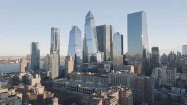 Gün doğumunda Hudson Yards 'ın havadan görüntüsü. Hudson Yards, New York 'ta inşa edilmiş lüks bir mahalle..