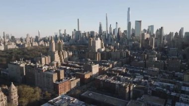 New York 'taki gökdelenlerin havadan görünüşü. Manhattan 'da, Yukarı Batı Yakası' nda çekilmiş.