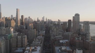 Alacakaranlıkta New York 'un hava manzarası. Manhattan 'da, Yukarı Batı Yakası' nda çekilmiş..