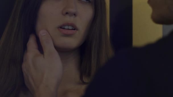 Homme Touché Une Femme Couple Dans Moment Intime Mouvement Lent — Video