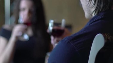 Çift Içme kırmızı Vine Slow Motion