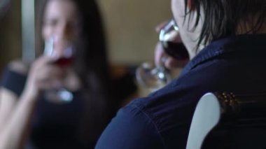 Çift Içme kırmızı Vine Slow Motion