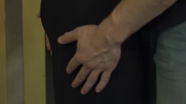 Birkaç Intimal biraz. Adam ve kadın ağır çekim