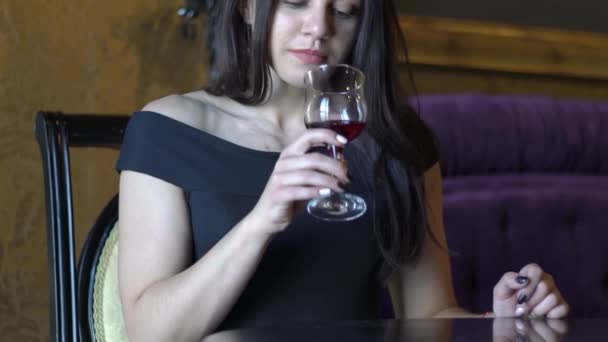 Романтична Дівчина Виноградної Лози Повільний Рух — стокове відео