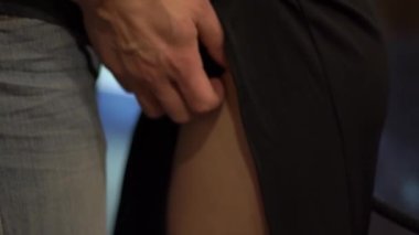 Birkaç Intimal biraz. Adam ve kadın ağır çekim
