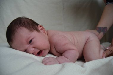 Küçük bir çocuğun portre fotoğrafı. Beyaz çocuk Güney Arap görünümü