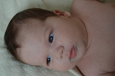 Küçük bir çocuğun portre fotoğrafı. Beyaz çocuk Güney Arap görünümü