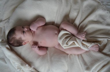 Küçük bir çocuğun portre fotoğrafı. Beyaz çocuk Güney Arap görünümü