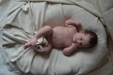 Küçük bir çocuğun portre fotoğrafı. Beyaz çocuk Güney Arap görünümü