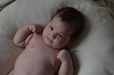 Küçük bir çocuğun portre fotoğrafı. Beyaz çocuk Güney Arap görünümü