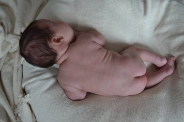 Küçük bir çocuğun portre fotoğrafı. Beyaz çocuk Güney Arap görünümü