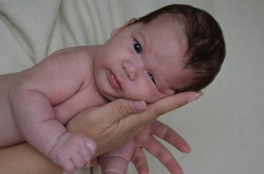 Küçük bir çocuğun portre fotoğrafı. Beyaz çocuk Güney Arap görünümü