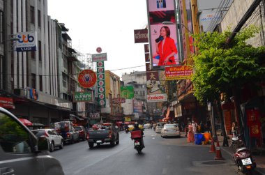 China Town Bangkok, günlük pazar, tezgahlar ve eski binalar ve evler