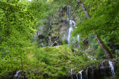 Almanya 'nın doğasında fotoğraflar. Urach Şelaleleri Bad Urach kasabasında yer almaktadır..